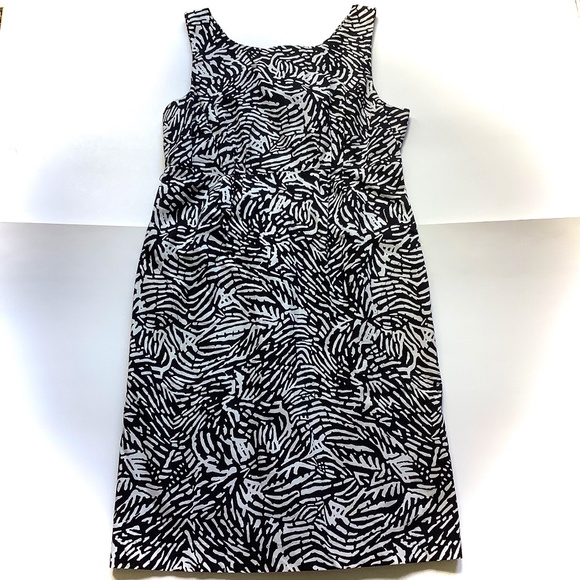 Black &White Pattern Shift Dress - Picture 1 of 10